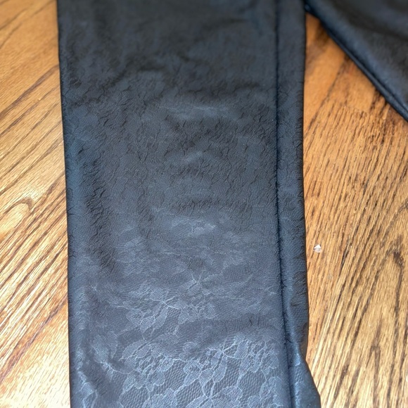 Vegan Leather Lace textured Leggings - Picture 7 of 15